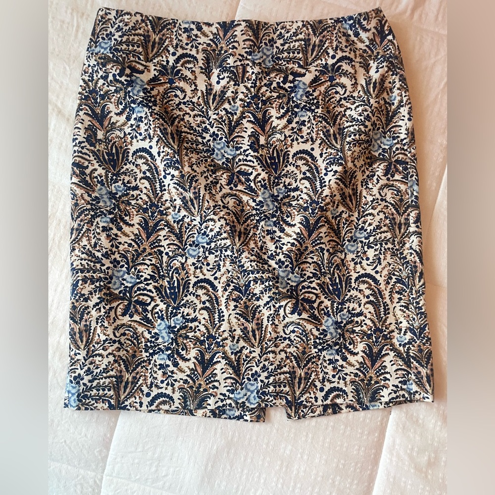 Ann Taylor 8P Midi pencil skirt.